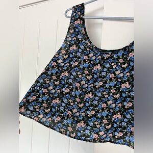 Flowy cropped floral tank